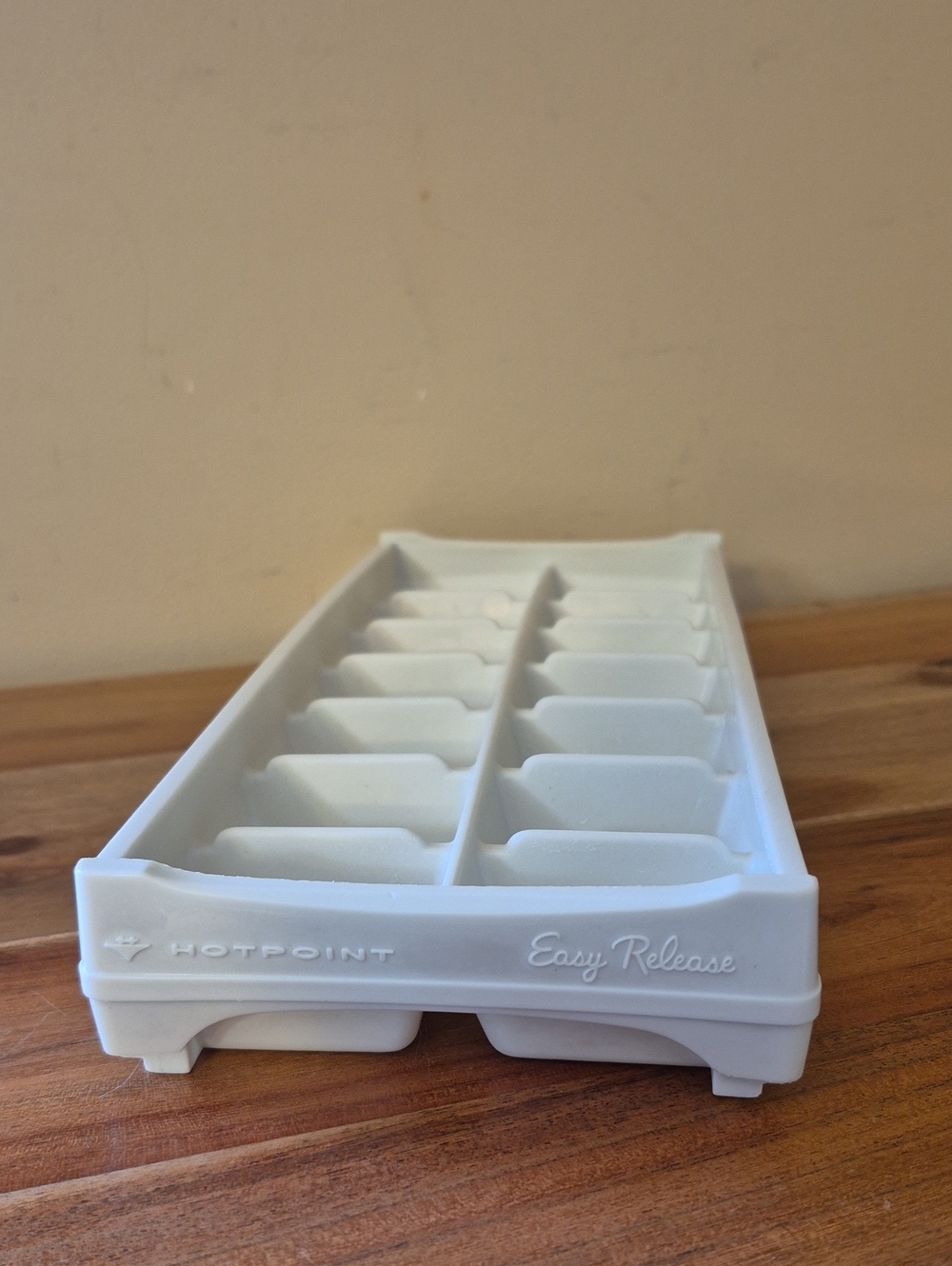Vintage Hotpoint White Easy Release Ice Cube Tray - 14 Slots
